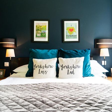 Grantham Arms Hotel Бъроубридж Екстериор снимка