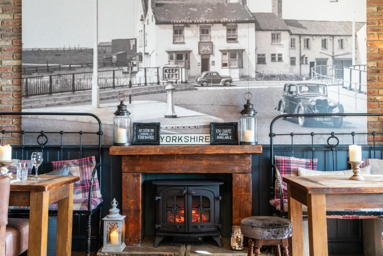 Grantham Arms Hotel Бъроубридж Екстериор снимка