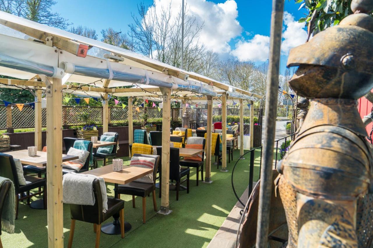 Grantham Arms Hotel Бъроубридж Екстериор снимка