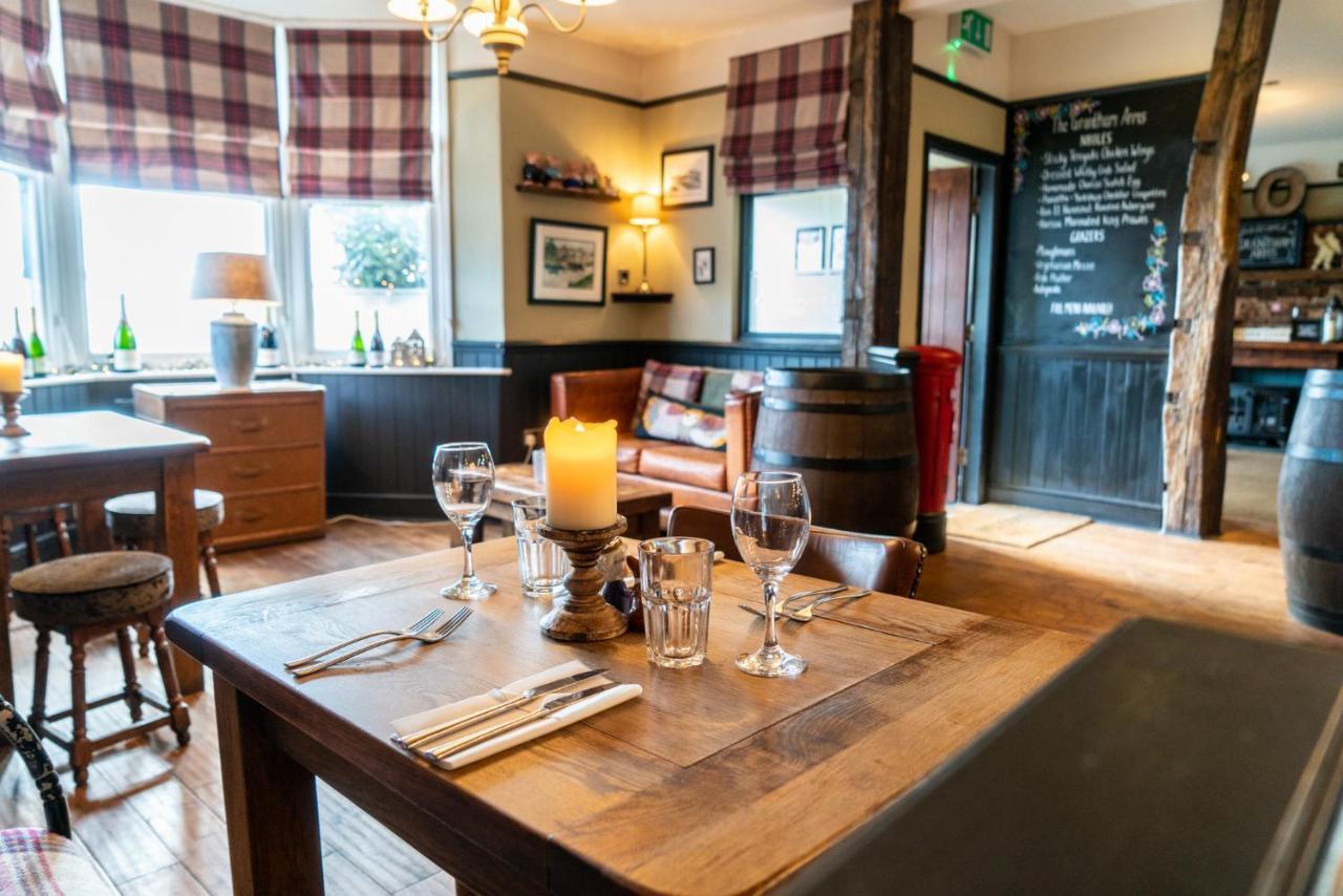 Grantham Arms Hotel Бъроубридж Екстериор снимка