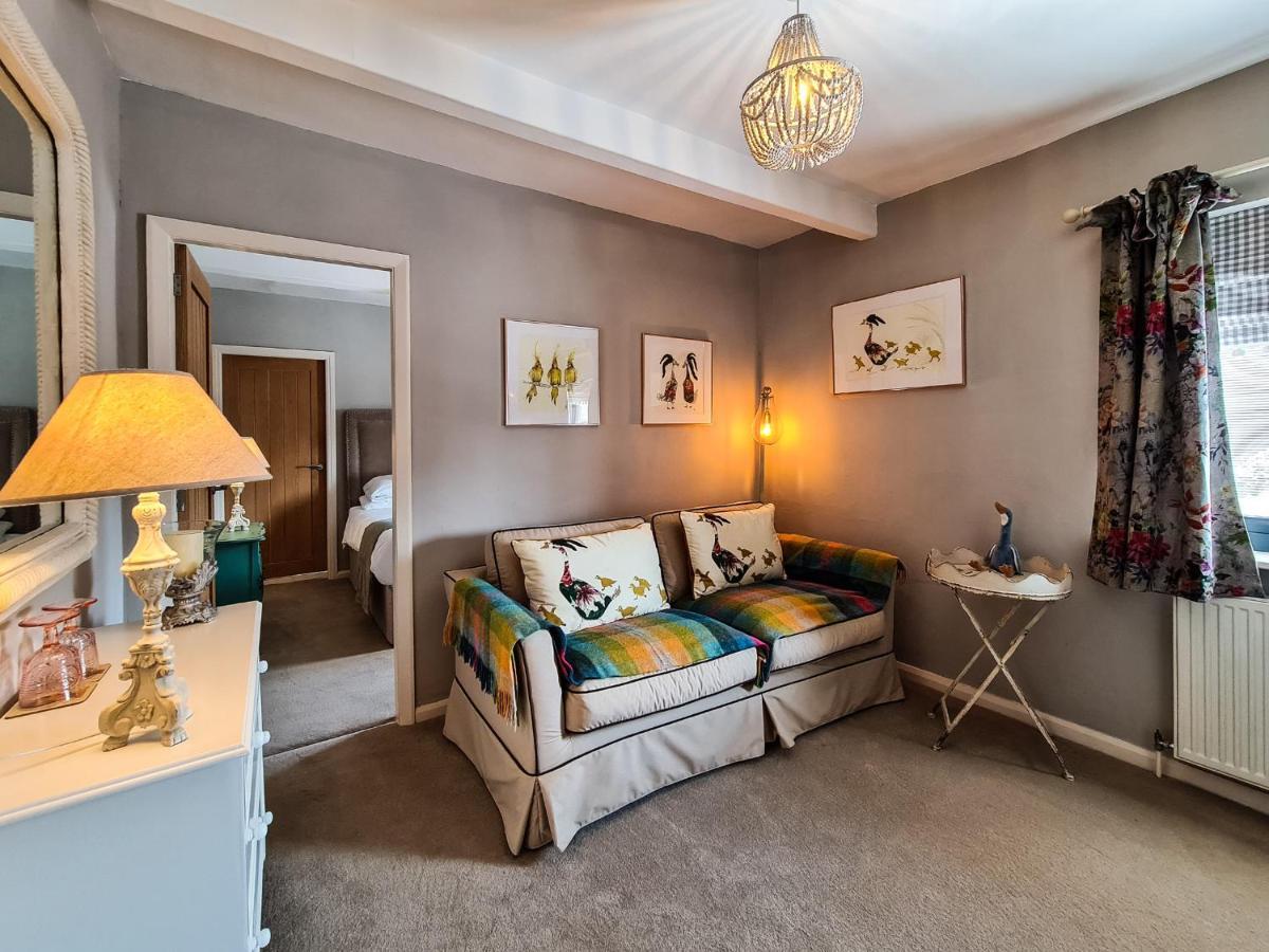 Grantham Arms Hotel Бъроубридж Екстериор снимка