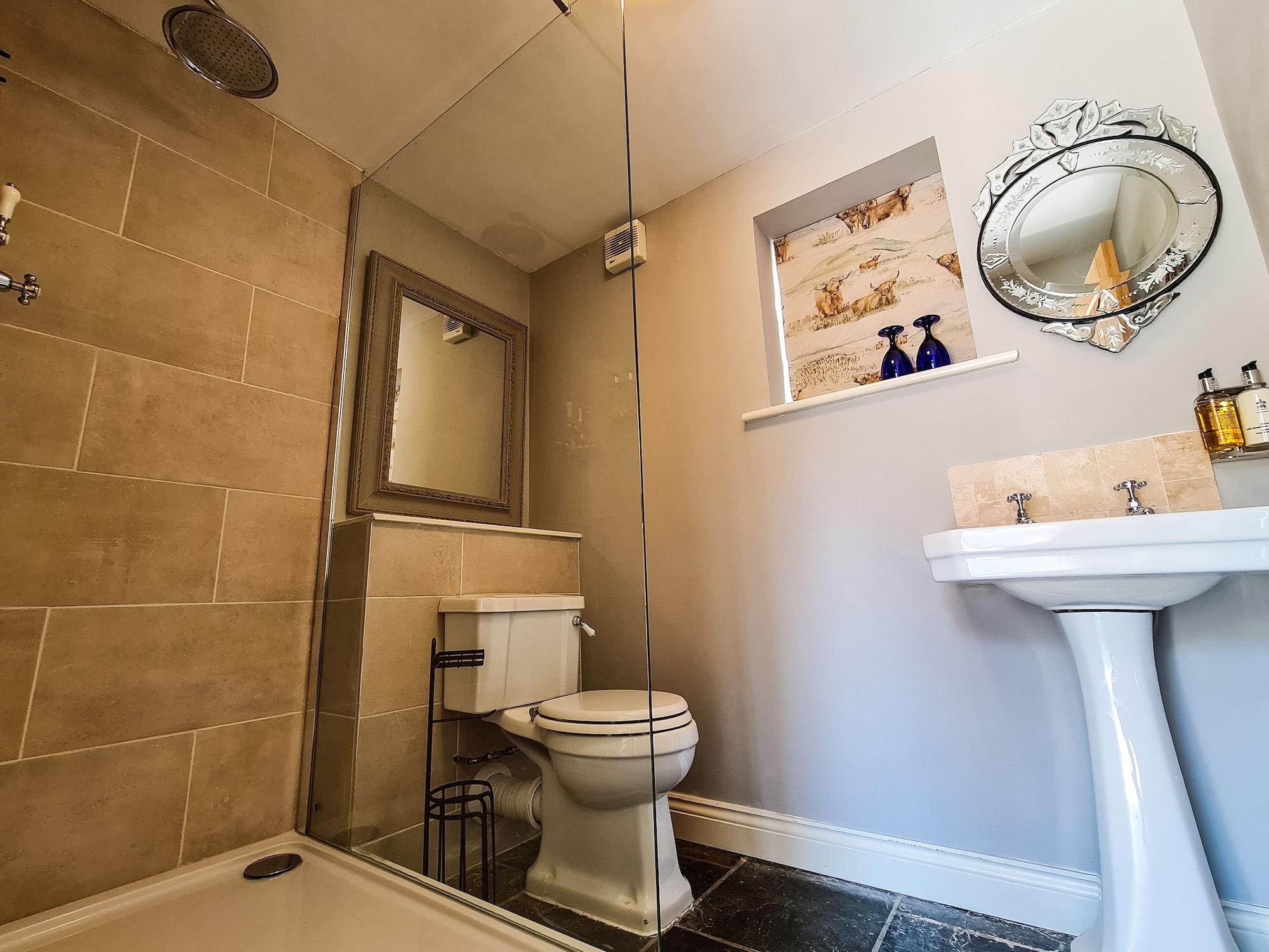 Grantham Arms Hotel Бъроубридж Екстериор снимка