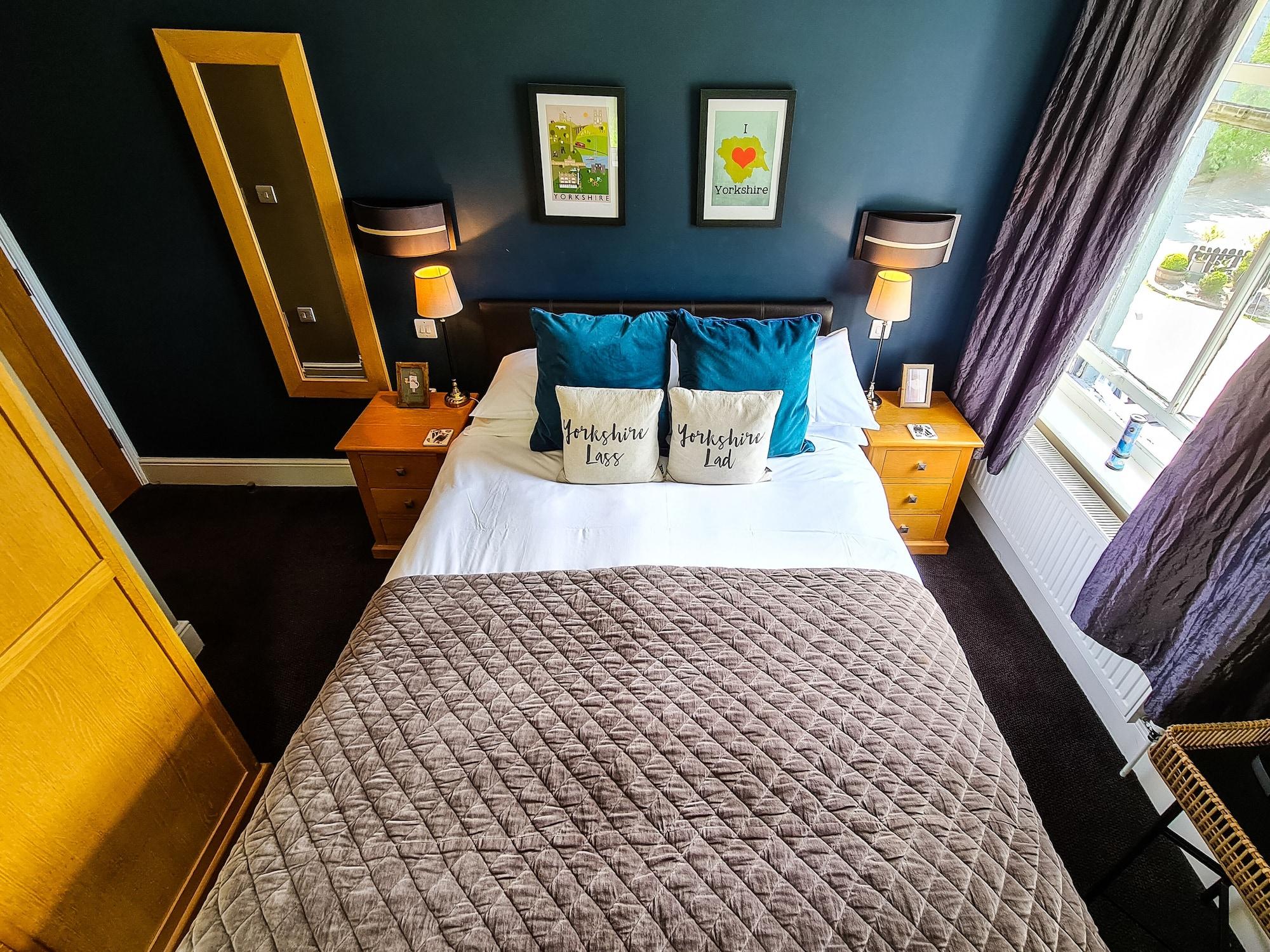 Grantham Arms Hotel Бъроубридж Екстериор снимка
