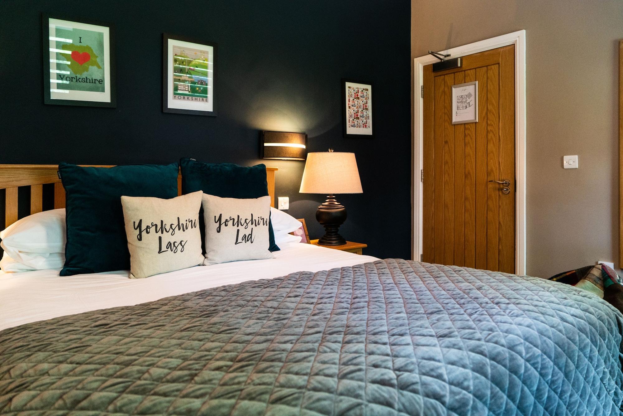 Grantham Arms Hotel Бъроубридж Екстериор снимка