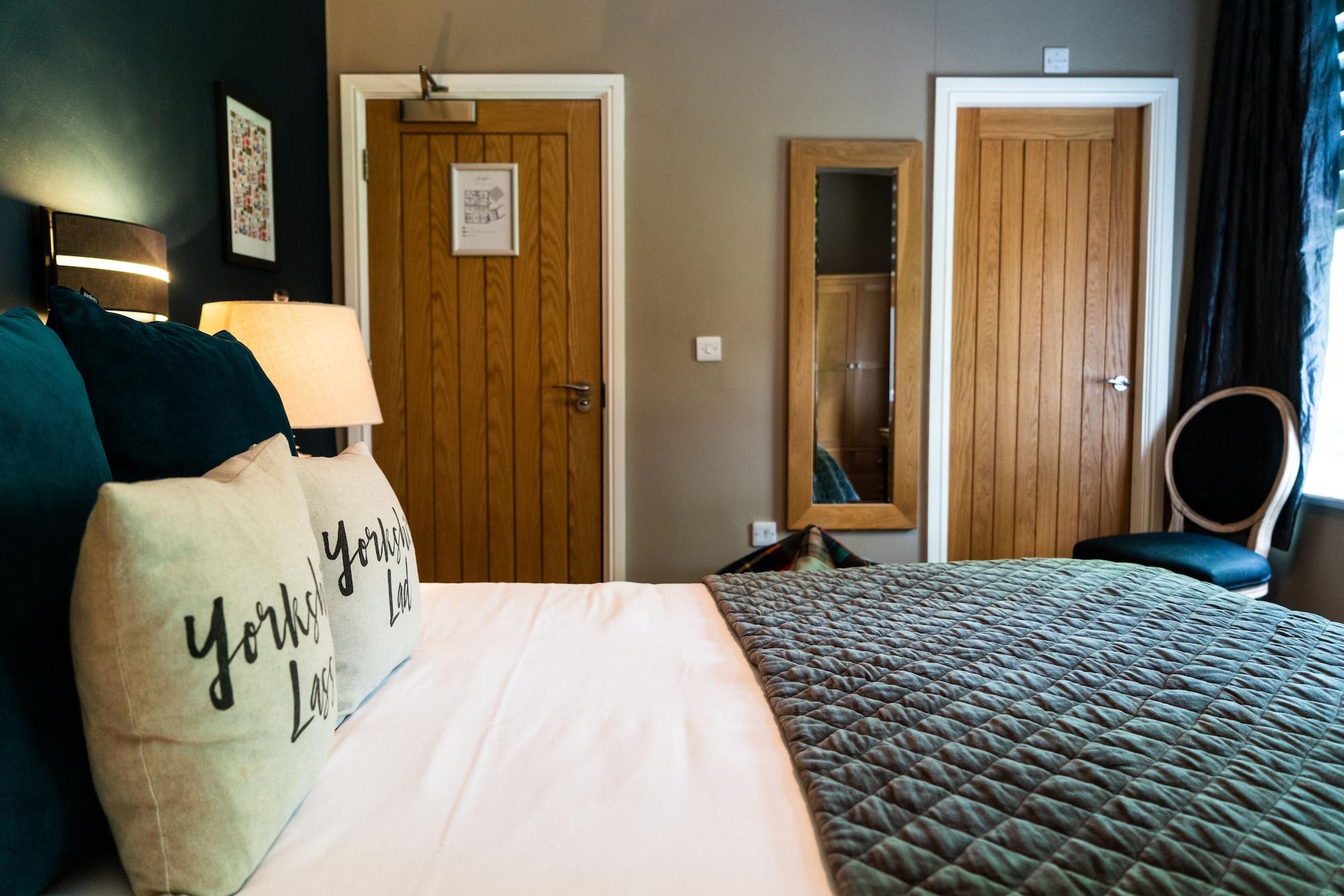 Grantham Arms Hotel Бъроубридж Екстериор снимка